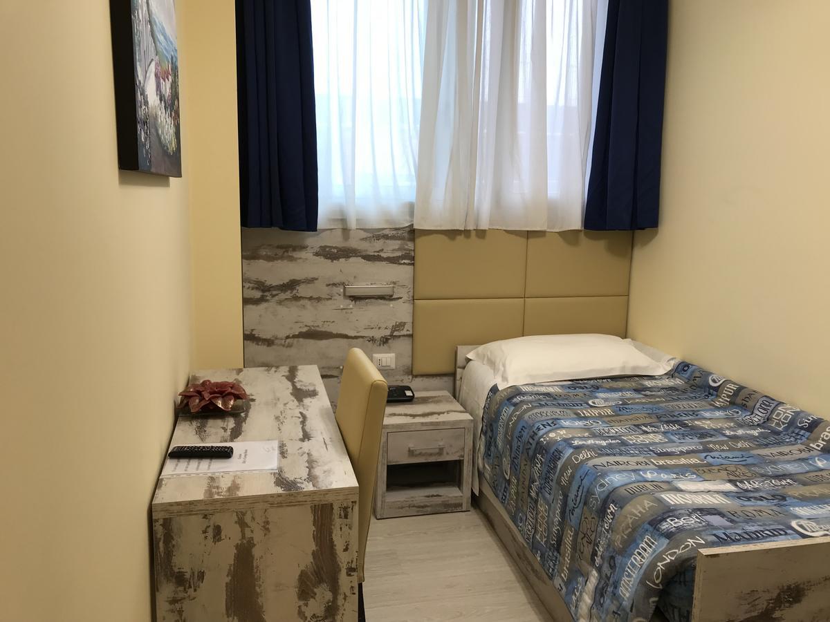 爱丽丝酒店 皮耶韦埃马努埃莱 外观 照片