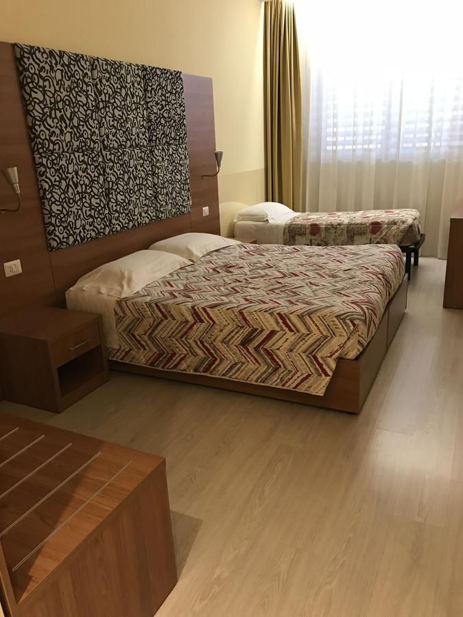 爱丽丝酒店 皮耶韦埃马努埃莱 外观 照片
