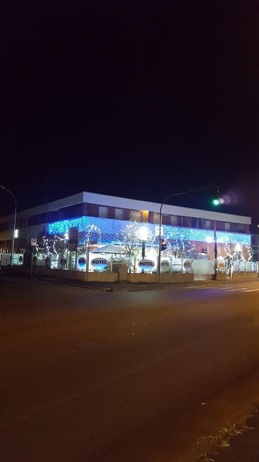 爱丽丝酒店 皮耶韦埃马努埃莱 外观 照片