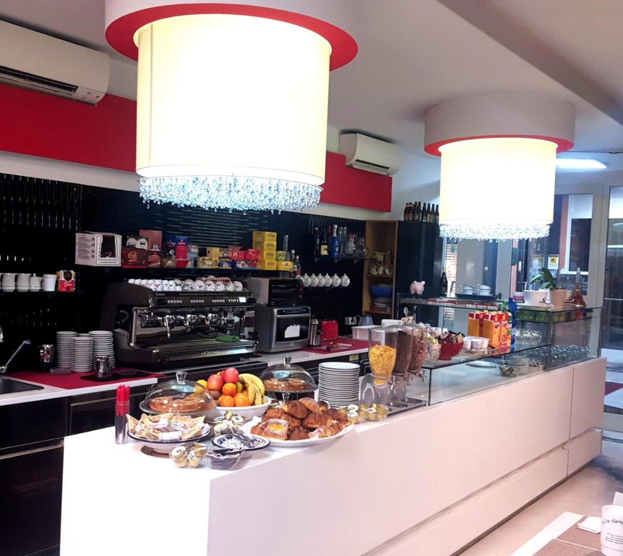 爱丽丝酒店 皮耶韦埃马努埃莱 外观 照片
